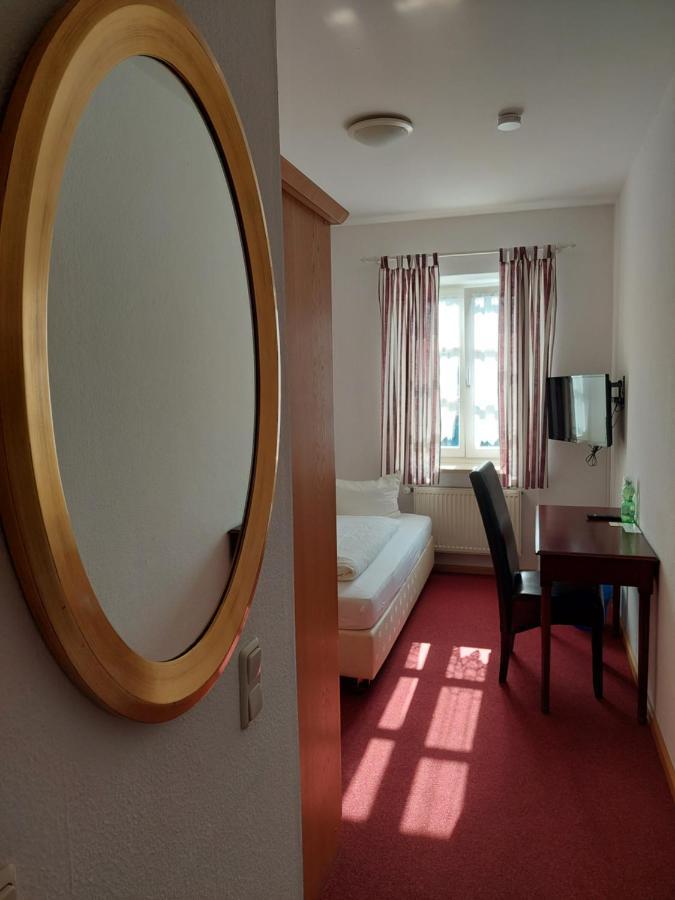 Der Heurige Im Gasthaus Zum Loewen Freising Buitenkant foto