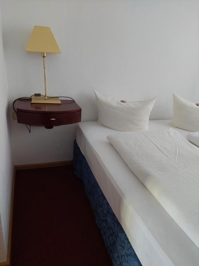 Der Heurige Im Gasthaus Zum Loewen Freising Buitenkant foto