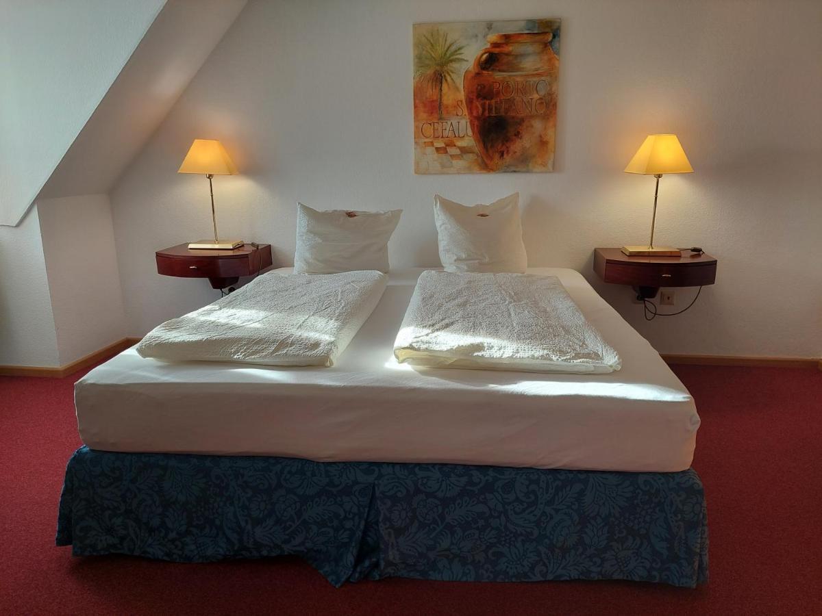 Der Heurige Im Gasthaus Zum Loewen Freising Buitenkant foto