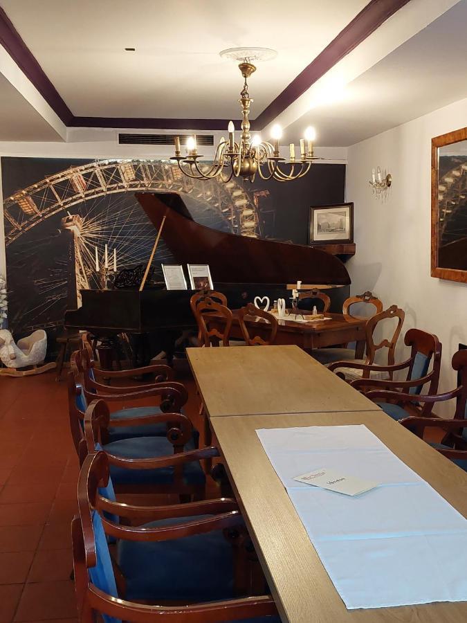 Der Heurige Im Gasthaus Zum Loewen Freising Buitenkant foto