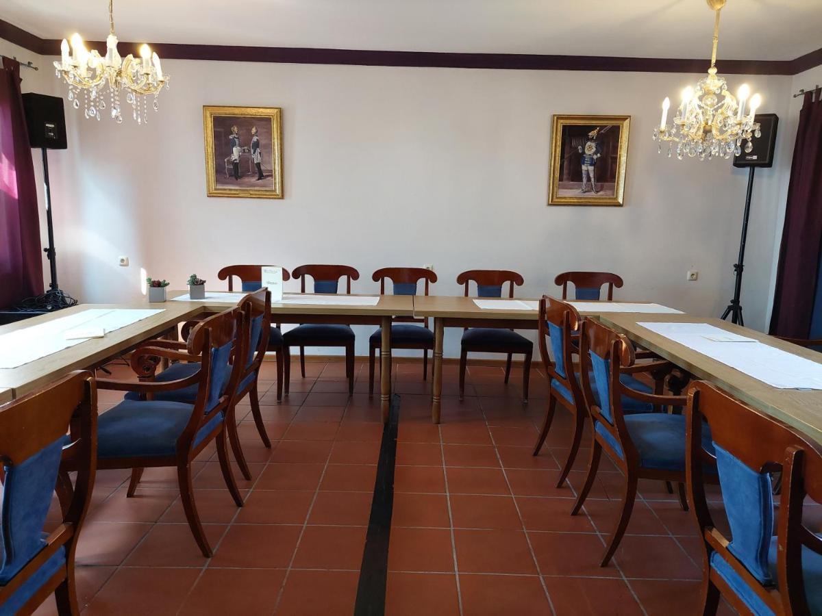 Der Heurige Im Gasthaus Zum Loewen Freising Buitenkant foto