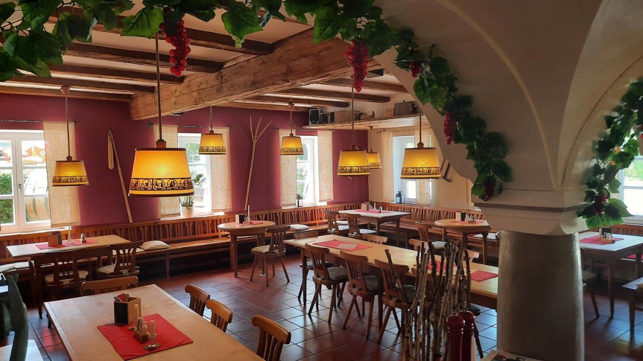 Der Heurige Im Gasthaus Zum Loewen Freising Buitenkant foto